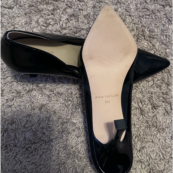 Ann Taylor High black heel shoes size 8m - Picture 3 of 4